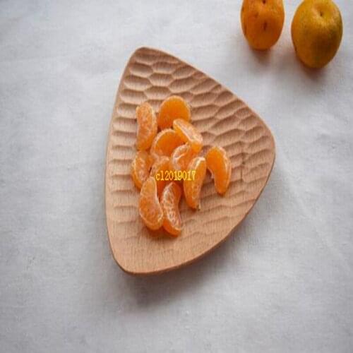 Creative and hand-carved carved tortoise shell beech dishes with fruit dishes for dessert