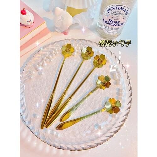 Tea Coffee Mixing Spoon Gold Spoon Long Handle Dessert Stainless Steel Vintage Teaspoons Drink Tableware Flowers Design 1PCS