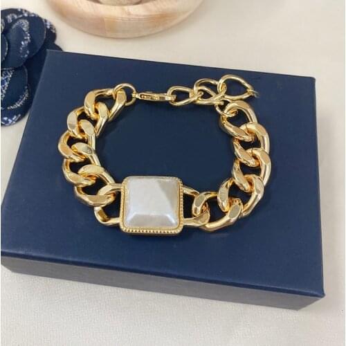 2021 Hot Brand Fashion Women Jewelry, Natural Shell Thick Chain Party Gold Pearl Bracelet White Pearl Party Jewelry Bracelet