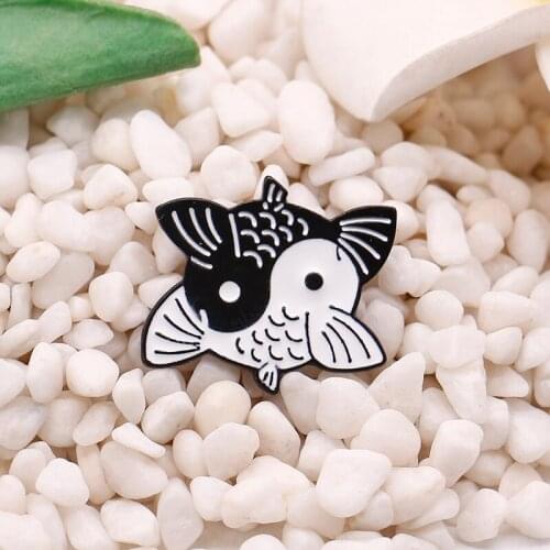 Xiuhong new black and white Taiji Yin Yang carp alloy Enamel Brooch badge girl bag accessories pin small gift for friends