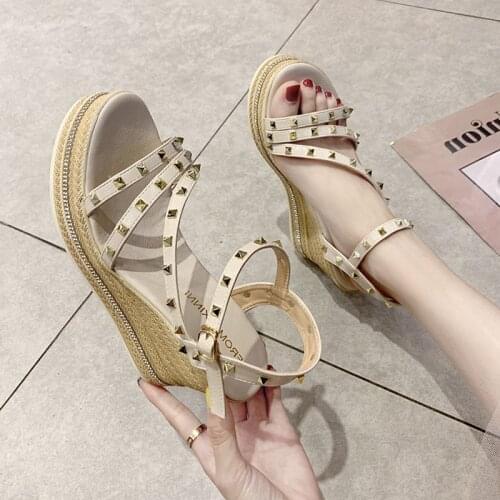 2021 Summer Clogs With Heel Female Sandal Comfort Shoes for Women Muffins shoe Buckle Strap Thick Girls Fashion New Flat Studded