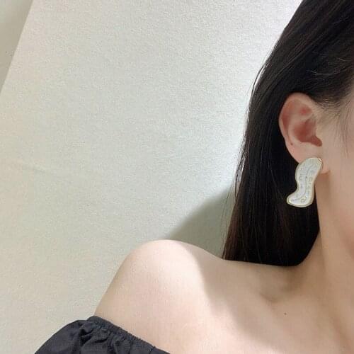 Docona Cute Letter L Clock Stud Earrings for Women Ins Simple White Dipping Oil Metal Earring Fashion Jewelry Accesories 19653