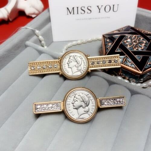 Qingdao wholesale retro Dong relief beauty head Brooch womens diamond inlaid gold brooch coat Pin NEW