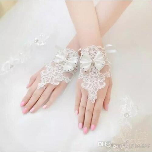 2021 White Fingerless Bridal Gloves For Wedding Dresses Short Elegant Rhinestone Bridal Wedding Gloves Bride Glove