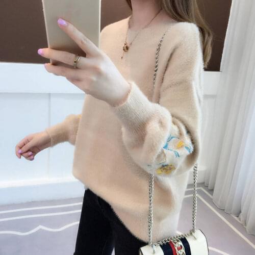 Women Autumn Winter Warm Pullover Sweaters Kintted Women Sweater Pullovers Fashion Embroidery Plush Sweater HK175