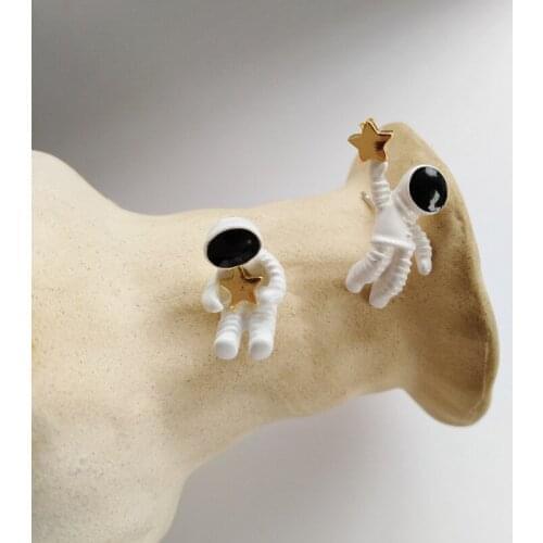 Luokey Personality Funny Spaceman Astronaut Stud Earrings For Women Asymmetry Cute Girls Lady Star Earrings Bijoux Femme Brincos