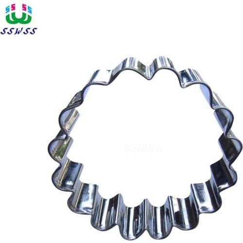 7 CM Chrysanthemum Shaped Cookie Biscuit Baking Molds,Cake Decorating Fondant Cutters Tools,Direct Selling