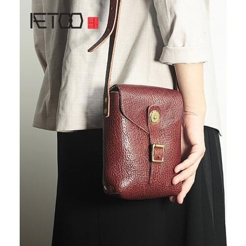 AETOO Vintage handmade leather shoulder bag, female head layer cowhide chest bag, rivet crossbody bag