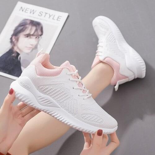 2021 New white shoes women Korean casual and ventilating sneakers the running shoes