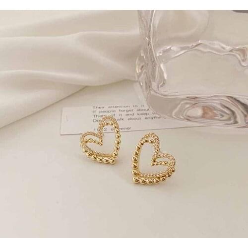 Personalized heart-shaped earrings 2021 trendy fashion earrings female jewelry Korean version of exquisite metal small earrings