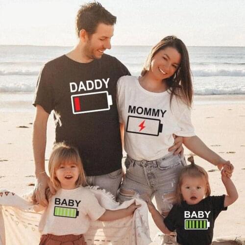 Summer Family Matching Clothes Dad Mom Boy Girl T-shirt for Daddy Mommy Me Baby Boy Girl Funny battery Mother Daughter Dresses