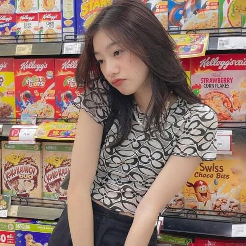 Women Close-fitting T-shirt Floral Printed Pattern Short Sleeve Crop Tops, Black/ Blue/ Green