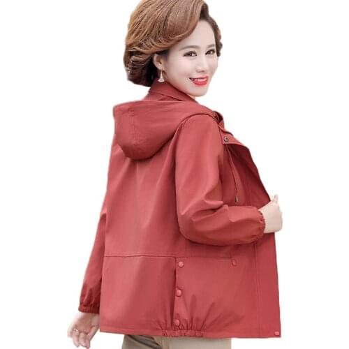 Women Short Windbreaker Coat 2021New Spring Autumn Female Hooded Coat Middle-aged Mother Casual Loose Tops Plus Size 5XL W2234