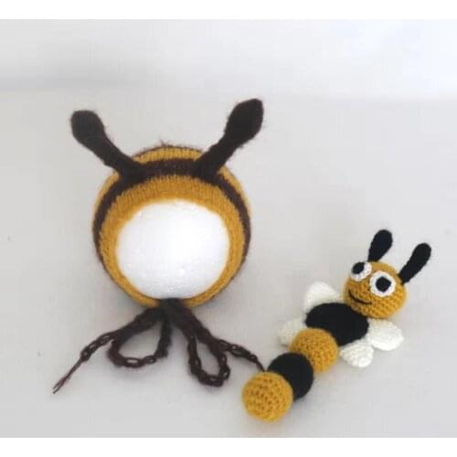 Handmade Bee Toys Knitted Animal Hat and Toy Set Stuffed Animals Newborn Toy Set Photography Props Baby Bumble Bee Doll Prop