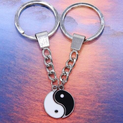 Classic Chinese Style Yin Yang Taiji Keychain Black and White Enamel Friendship Friends Keychain Jewelry Couples Gifts