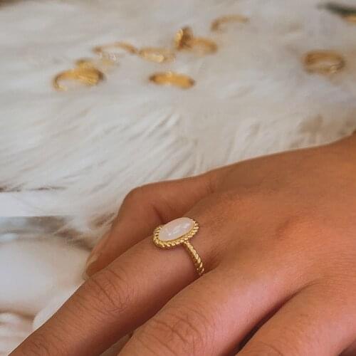 Amofa White Rings