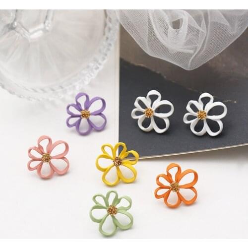 2020 Summer Colorful Flower Earrings for Women New Candy Color Hollow Spray Metal Flowers Statement Earrings Holiday Oorbellen