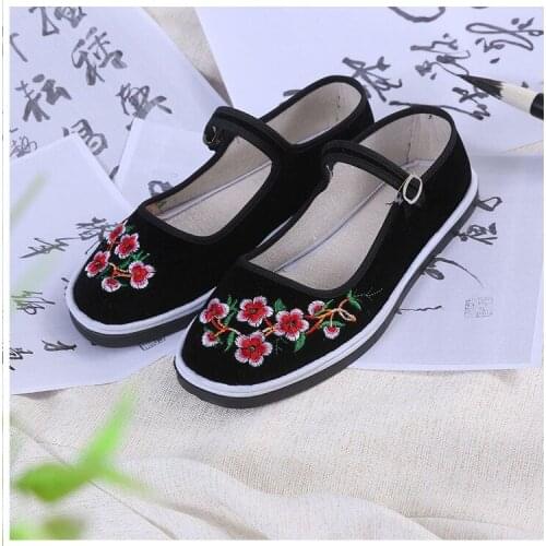 Old Beijing cloth shoes handmade layer embroidered shoes black etiquette soft bottom work shoes national style casual shoes