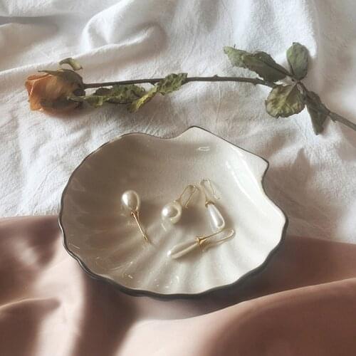 2021 New White Teardrop Simulation Pearl Dangle Earrings for Women Baroque Palace Style Jewelry Long Temperament Simple Earrings