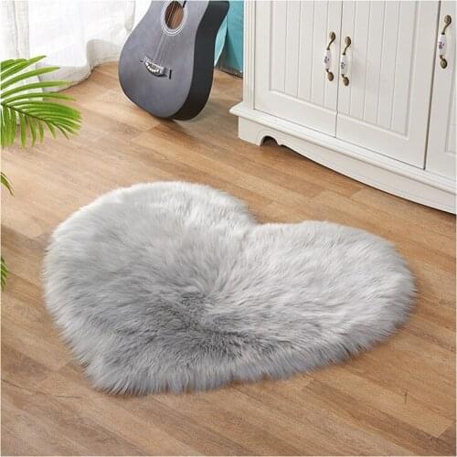 Long Plush Heart Shape Carpet Non-slip Solid Color Floor Mats Rugs Soft Carpet for Home Bedroom Living Room Bathroom