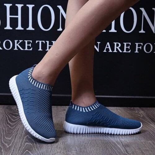 Flying woven breathable lightweight sports casual shoes round toe fashion large size 35-46 womens single shoes new