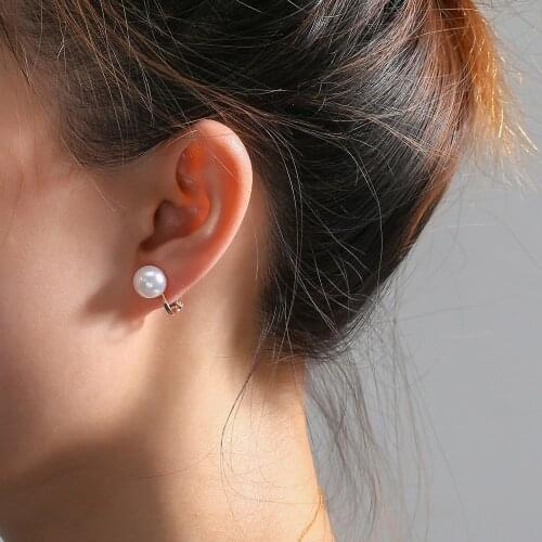 2021 Hot Trendy New Simple Copper Girl Earrings Inlaid White Pearl Non-hole Earrings Female Earrings Fashion Wild Woman Earrings