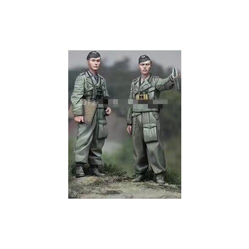 German resin soldier of World War II Karyus and officer two-person kit model 1:35