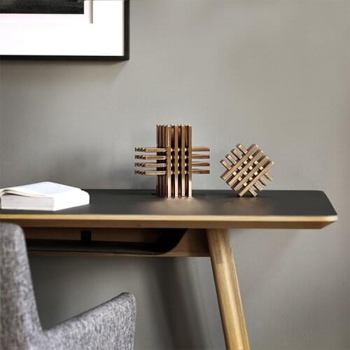 Creative Nordic Criss Cross Stacked Metal Stand Decorative Ornaments Modern Home Room Decor Metal Craft Christmas Figurines Gift