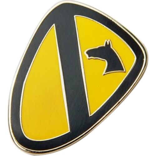 US ARMY 1ST TEAM HORSE CAVALRY DIVISION LAPEL PIN INSIGNIA BADGE