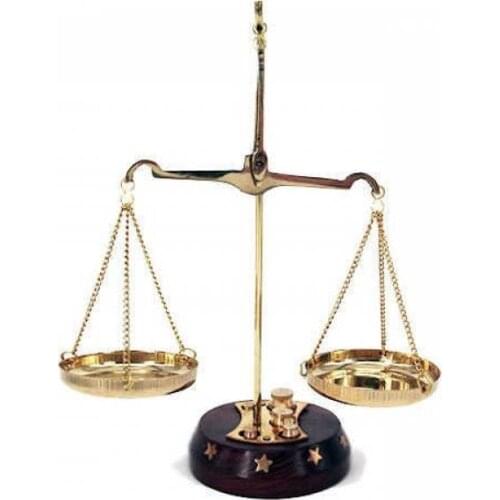 Elegant Table Top Justice Scale Decor Ornament With Wooden Base