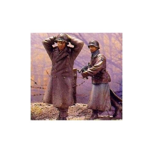 Resin soldiers 1:35 World War II resin and battlefield prisoners forward 2-man group 854y NEW