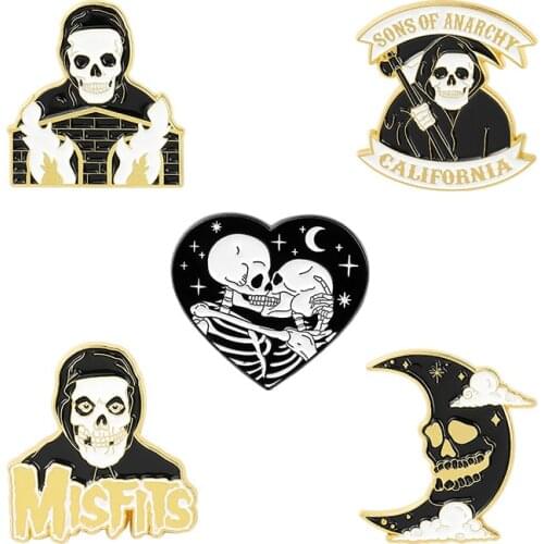 Women Men Punk Jewlery Gothic Skull Moon Enamel Lapel Pins Green Environment Cute Brooches Badges Fashion Pin Gifts for Friends
