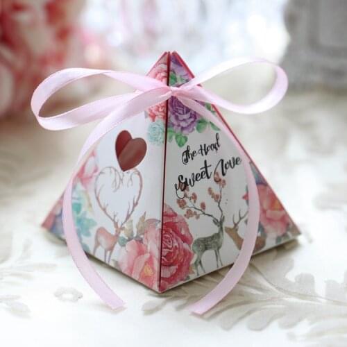 50 Pcs Pyramid Gift Box Candy Packaging Party Favors Wedding Bonbonniere Heart Deer Double-sided Print Gift Wrap Present Box D3