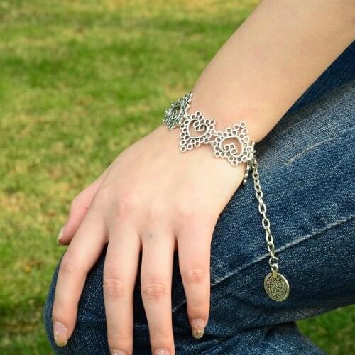 Retro Court Street Shooting Hollow Metal Hearts Coin Fringe Womens Bracelet Bracelet E1071