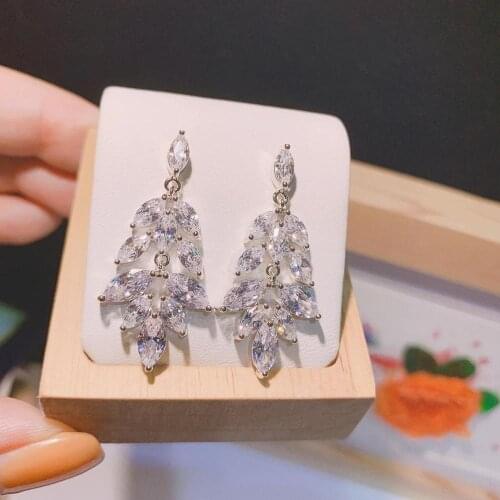 HIBRIDE Beautiful Leaf Design Drop Earring White Color Summer Fashion Ear Jewelry Large AAA Zircon Lady Luxury Accessories E-654