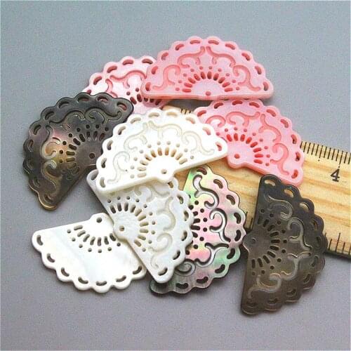 2pcs/bag Natural Freshwater Shell Pendant Black Shell Carved Hollow Fan Pendant DIY Hairpin Pendant Jewelry Accessory