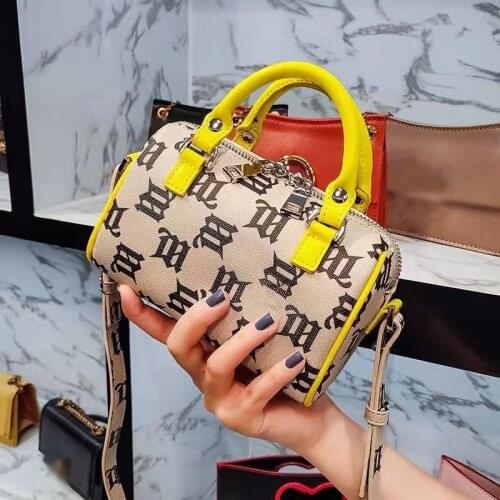 Letter Print Classic One-shoulder Messenger Bag Carry Bag Fluorescent Color Handbag Fashion All-match Mstyle High Streetwear Bag