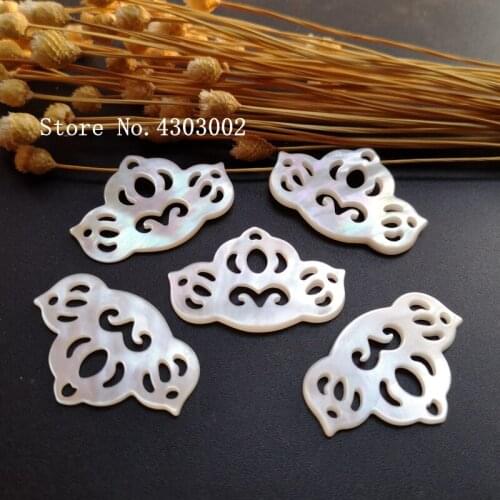 50pcs/lot Natural Hollow Flower Mother of Pearl shell for DIY Jewelry Hollow Lily Pearl shell MOP Beads