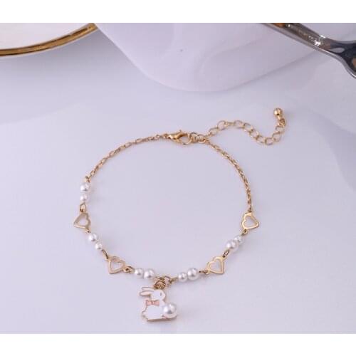Sweet and lovely small white rabbit simple pearl bracelet, heart-shaped girl student fashion woman bracelet