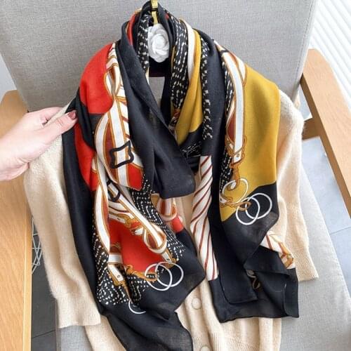 2020 summer new fashion ladies scarf chain leopard print beach head scarf shawl and ladies wrinkle Echarpe designer Pashmina hea