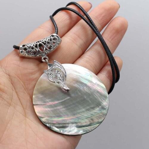 Natural Black Mother of Pearl Shell Pendant Necklace Trendy Round Seashell Charm Leather Rope Choker Necklaces for Women Jewelry