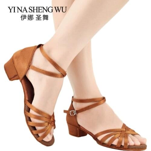 YI NA SHENG WU Fashion Footwear