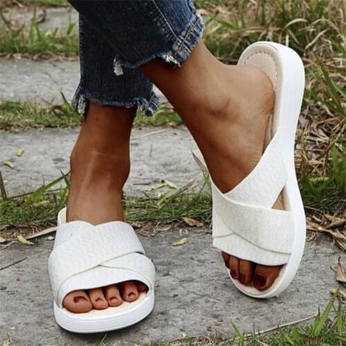 New Women Slippers Outdoor Slip-On Women Slides Ladies Soft Sole Slippers Leisure Beach Shoes Women Open Toe Wedges Sandals