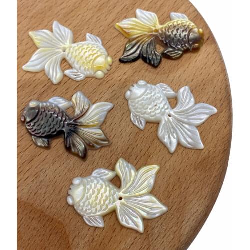 2Pcs/pack Natural Sea Shell Pendant Charms White Color Fish Shape Pendants DIY for Making Necklace Earrings 21x30mmSize Goldfish