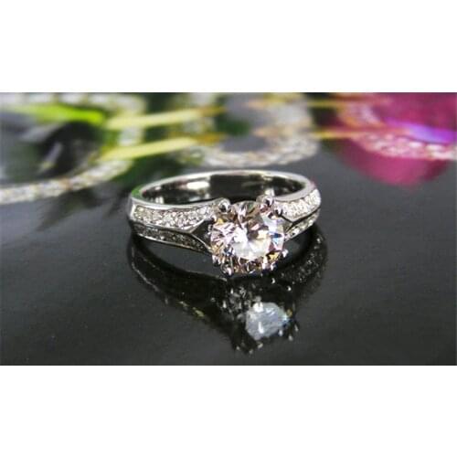 Graceful 1.5Ct Round Cut Diamond Women Ring 18K White Gold Au750 Engagement Ring 18K Xmas Jewelry for Her