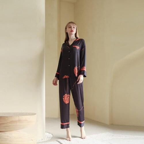 2021 Leisure Printed Ice Silk Satin Womens Pajamas Cardigan Pajamas Long Sleeve Trousers Suit Home Wear Nightwear
