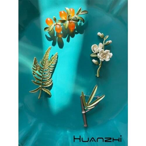 HUANZHI 2021 New Retro French Green Enamel Plant Cherry Flowers Leaves Resin Fruit Brooch For Women Wedding Jewelry Gifts