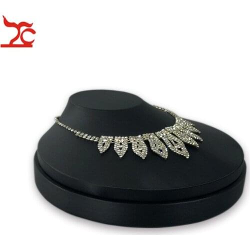 Creative Round Base Wooden Jewelry Display Mannequin Bust Black PU Necklace Pendant Jewelry Organizer Display Storage Stand
