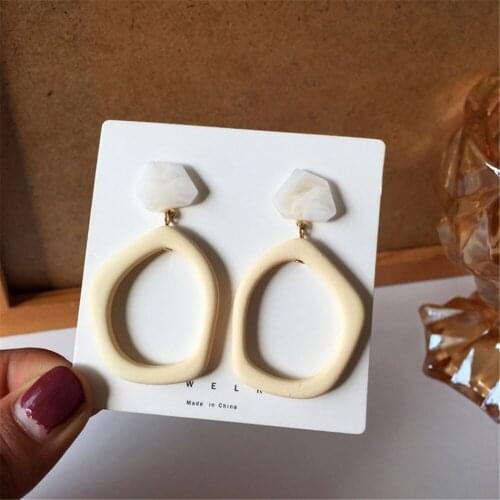 Exaggerated Fashion And Personality Of Irregular Resin Stud Earrings Femininity Contracted Geometric Earrings Adorn Article