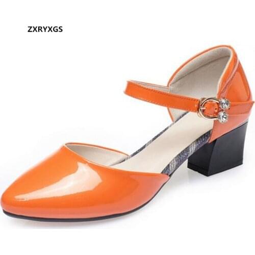 2021 Pointed Side Air Top Cowhide Patent Leather Sandals Summer Womens Sandals Thick Heel Big Size Rhinestone Fashion Sandals